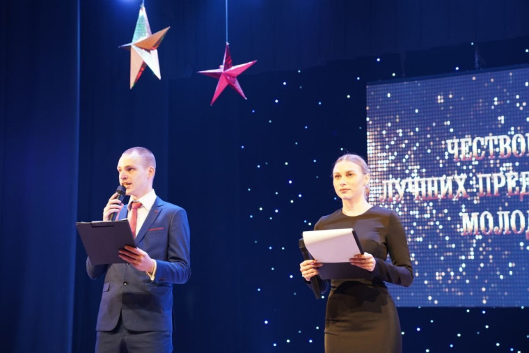В городском дворце культуры (ГДК) прошло торжественное мероприятие, посвященное подведению итогов 2024 года.